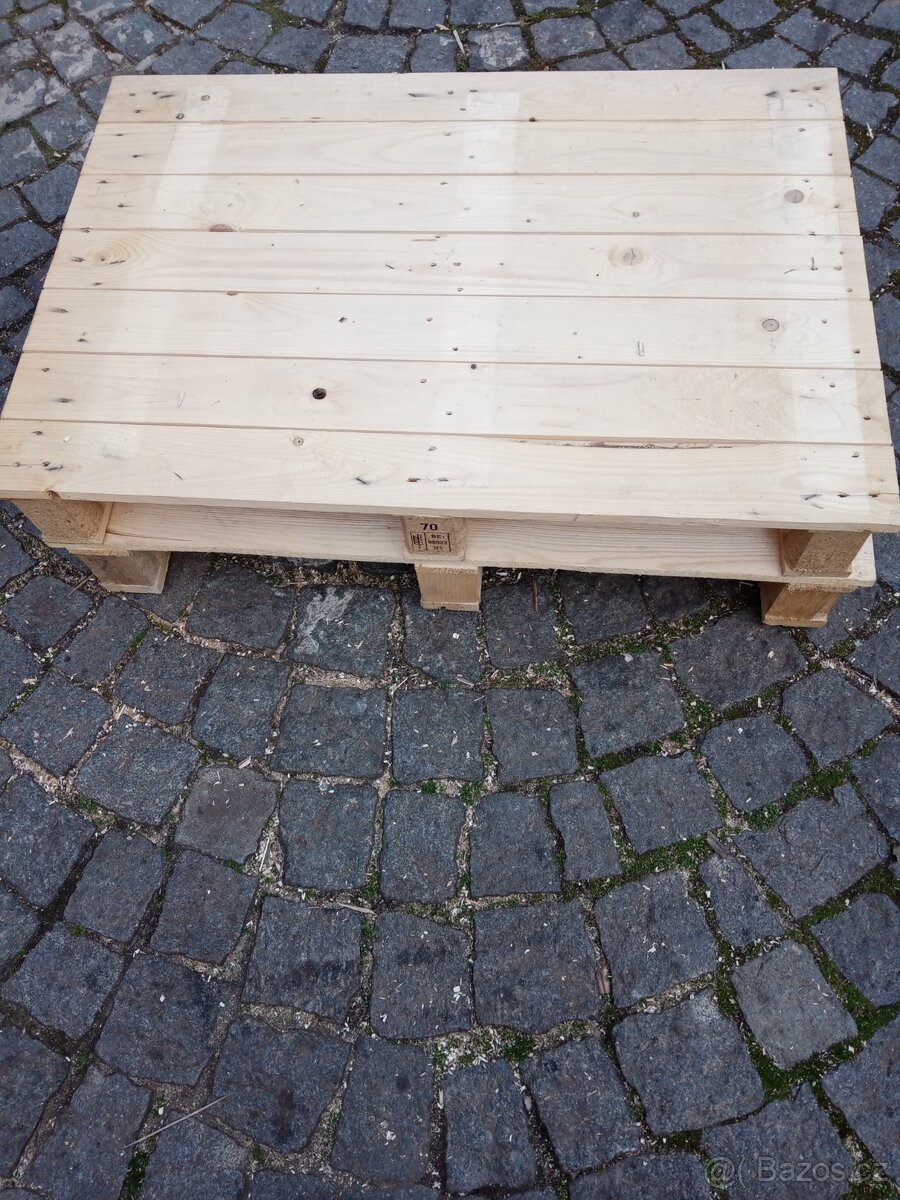 Dřevěné plné palety