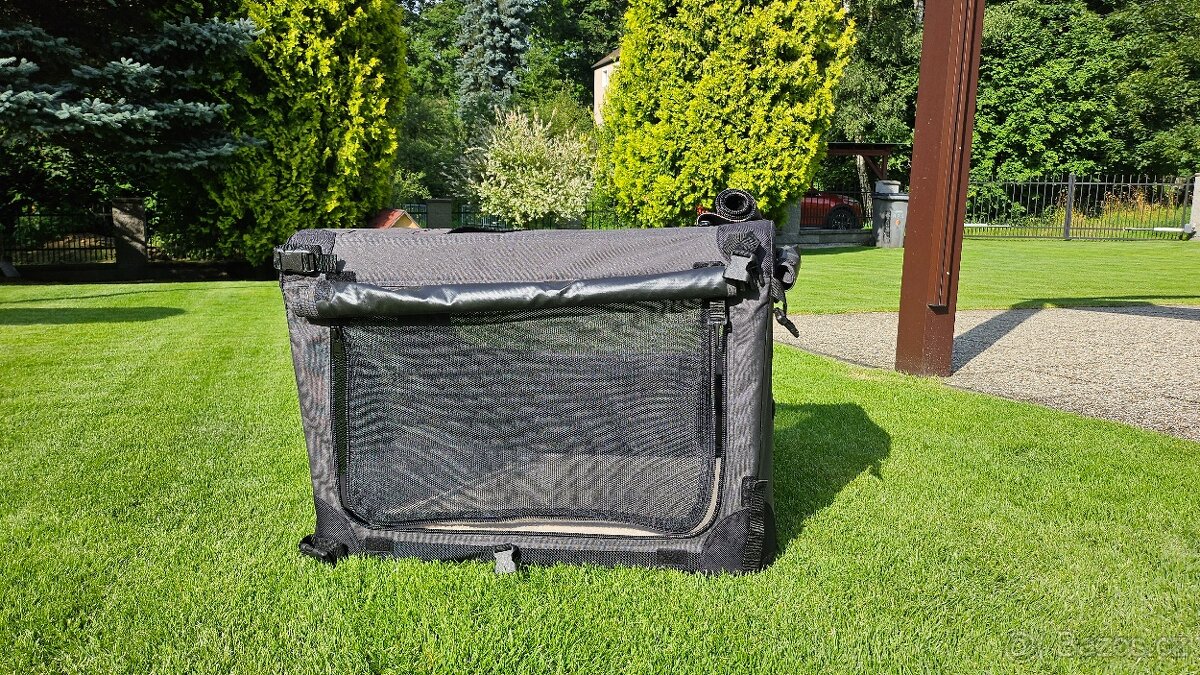 Přepravní box do auta pro střední plemena psů