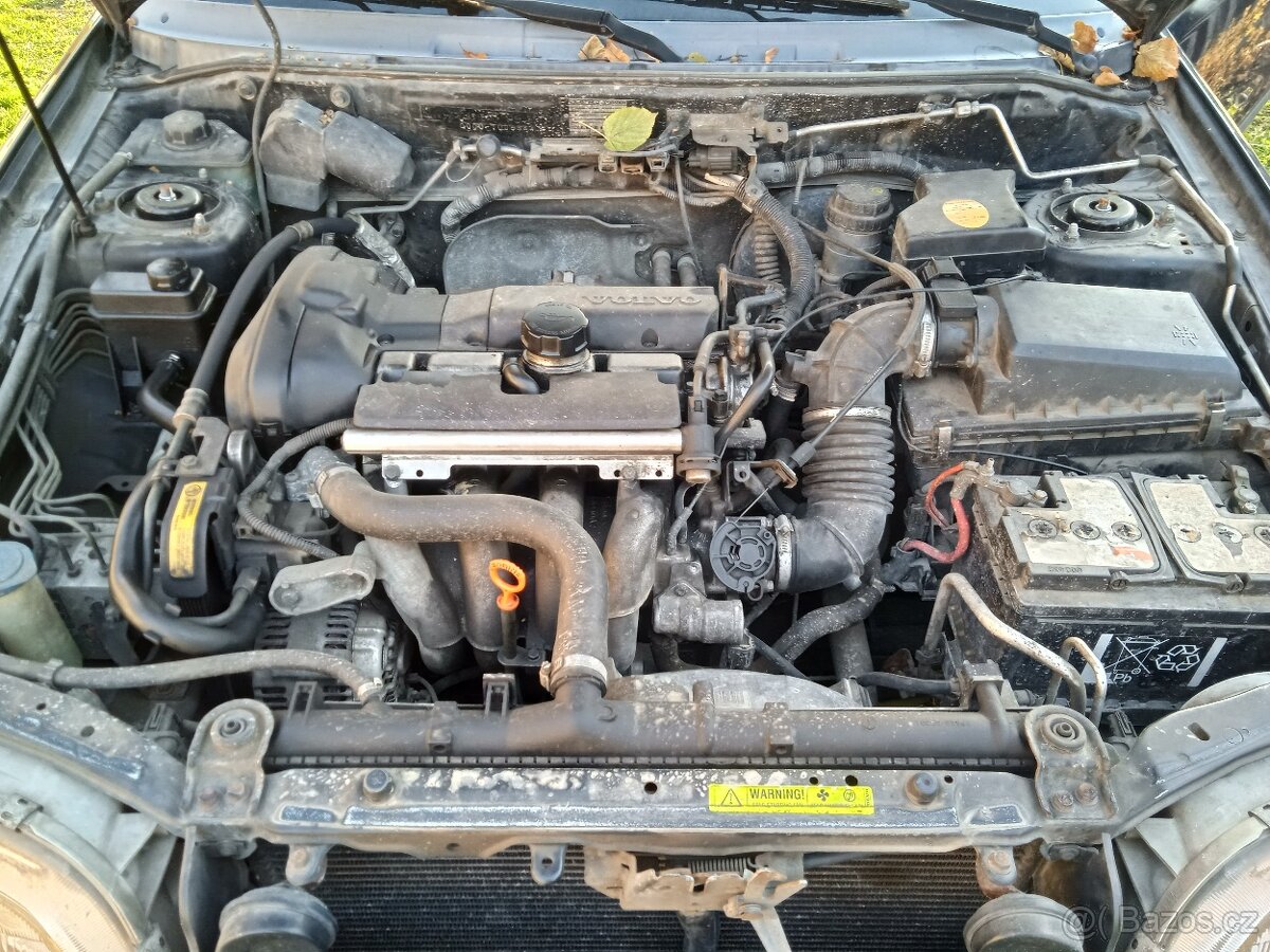 Volvo v40 1,8 90 kw náhradní díly.