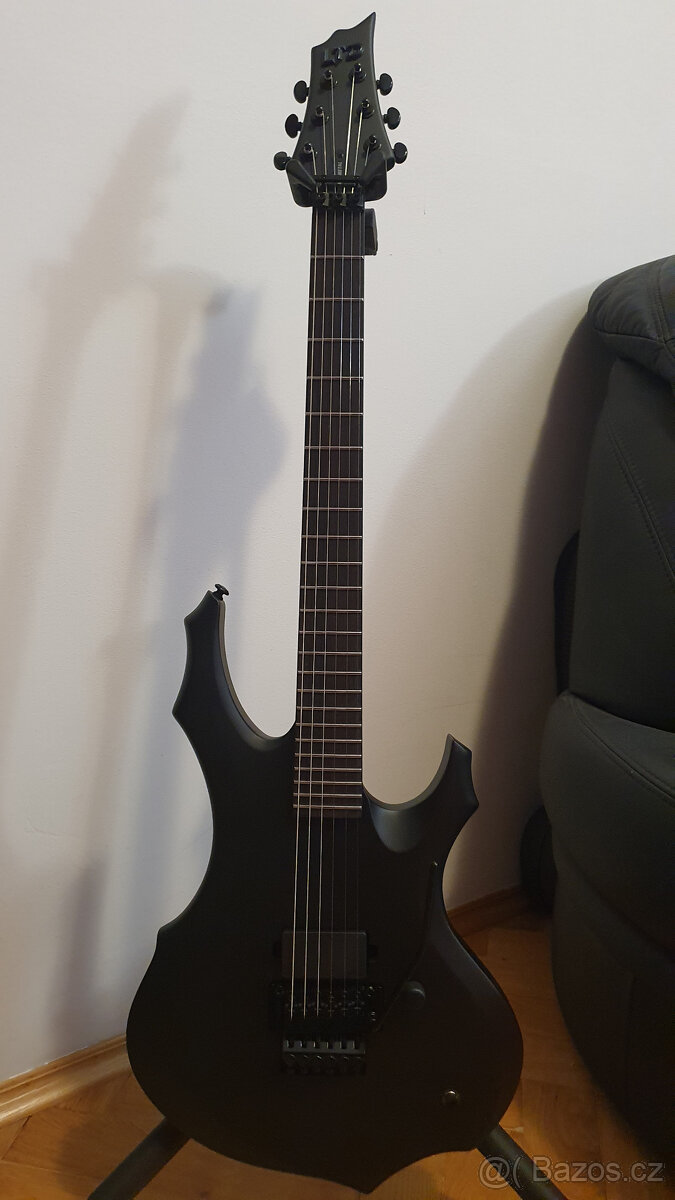 Zánovní/nehraná kytara ESP LTD F-Black Metal