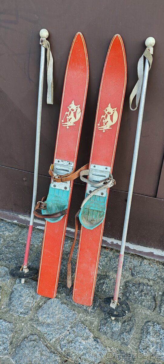 Staré dětské lyže