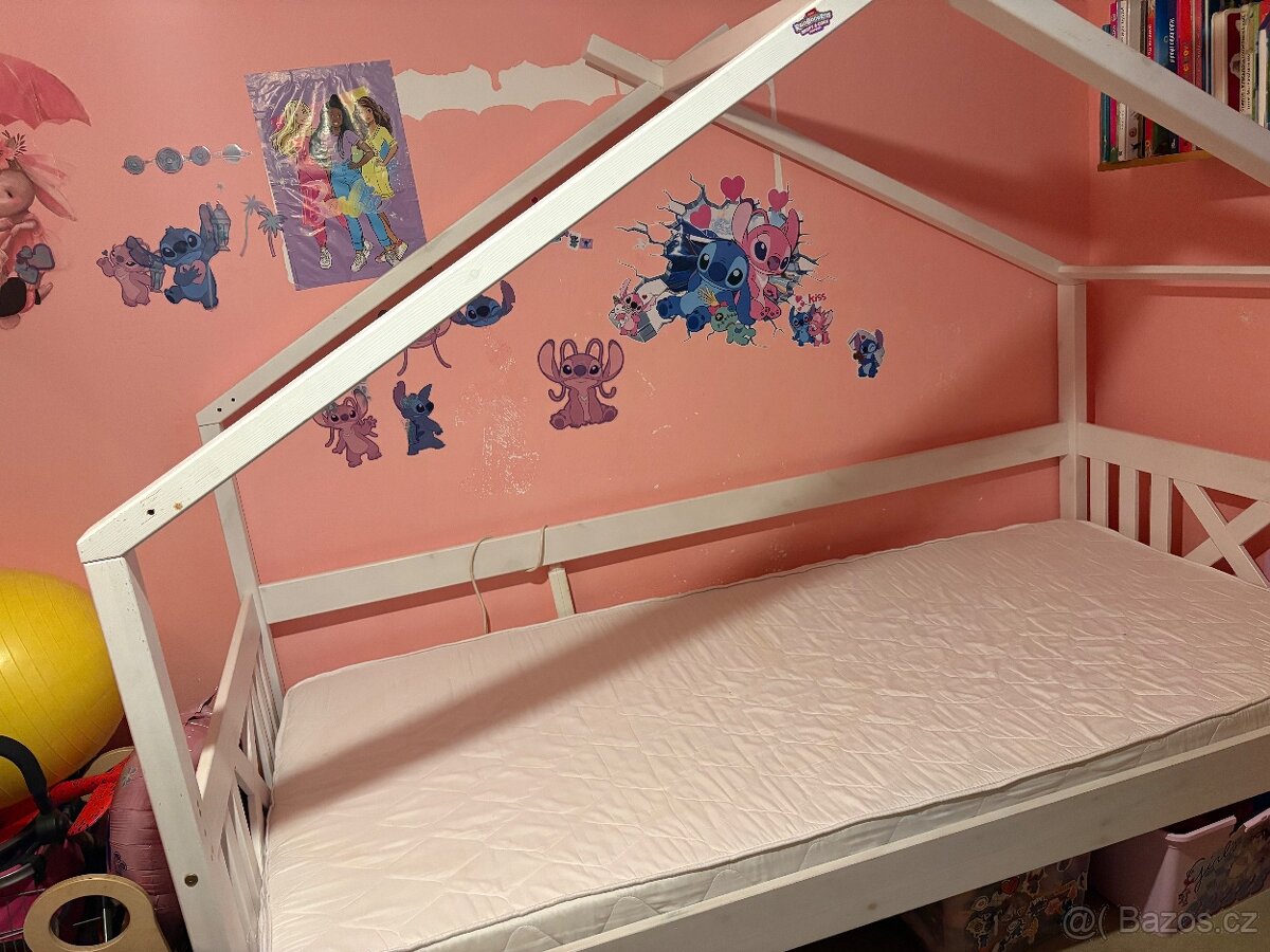 Dětská domečková postel