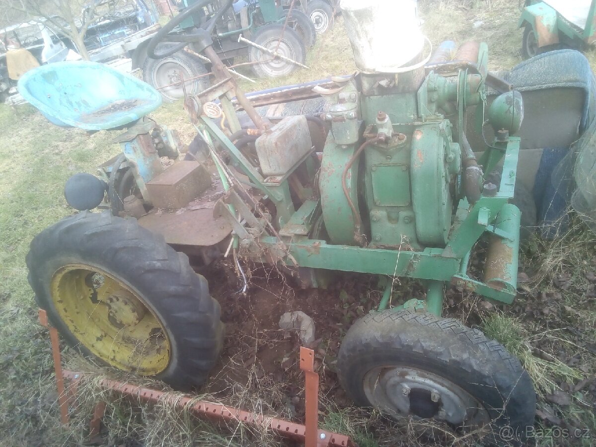 TRAKTOR DOMÁCÍ VÝROBY S MOTOREM 1s100k ZAJÍMAVÁ KONSTRUKCE