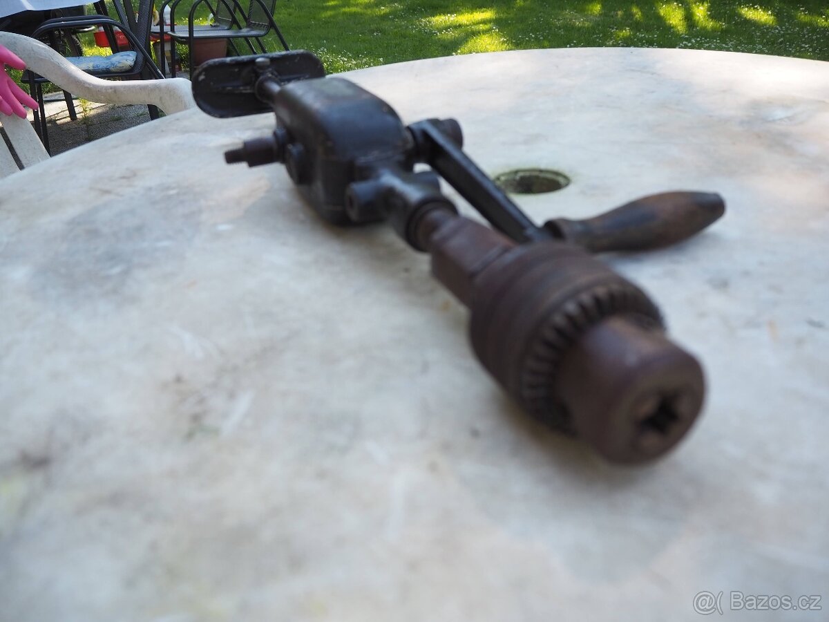 SLEVA: PRODÁM STAROU RUČNÍ VRTAČKU JASO - RETRO