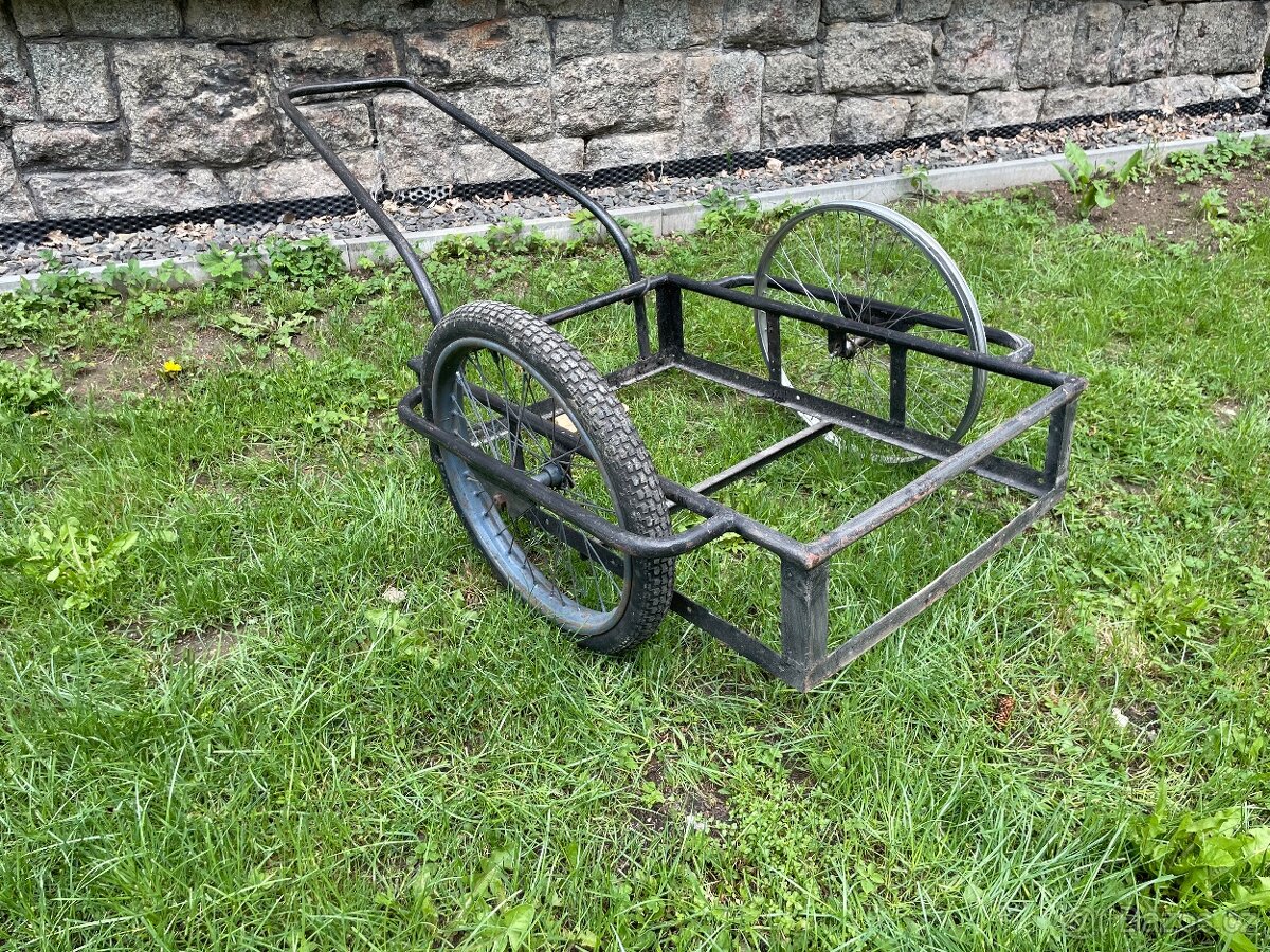Ruční kára k renovaci