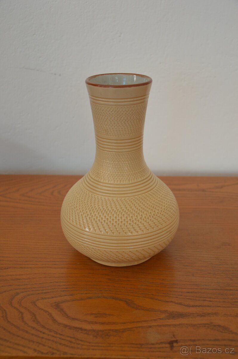 keramická vázička