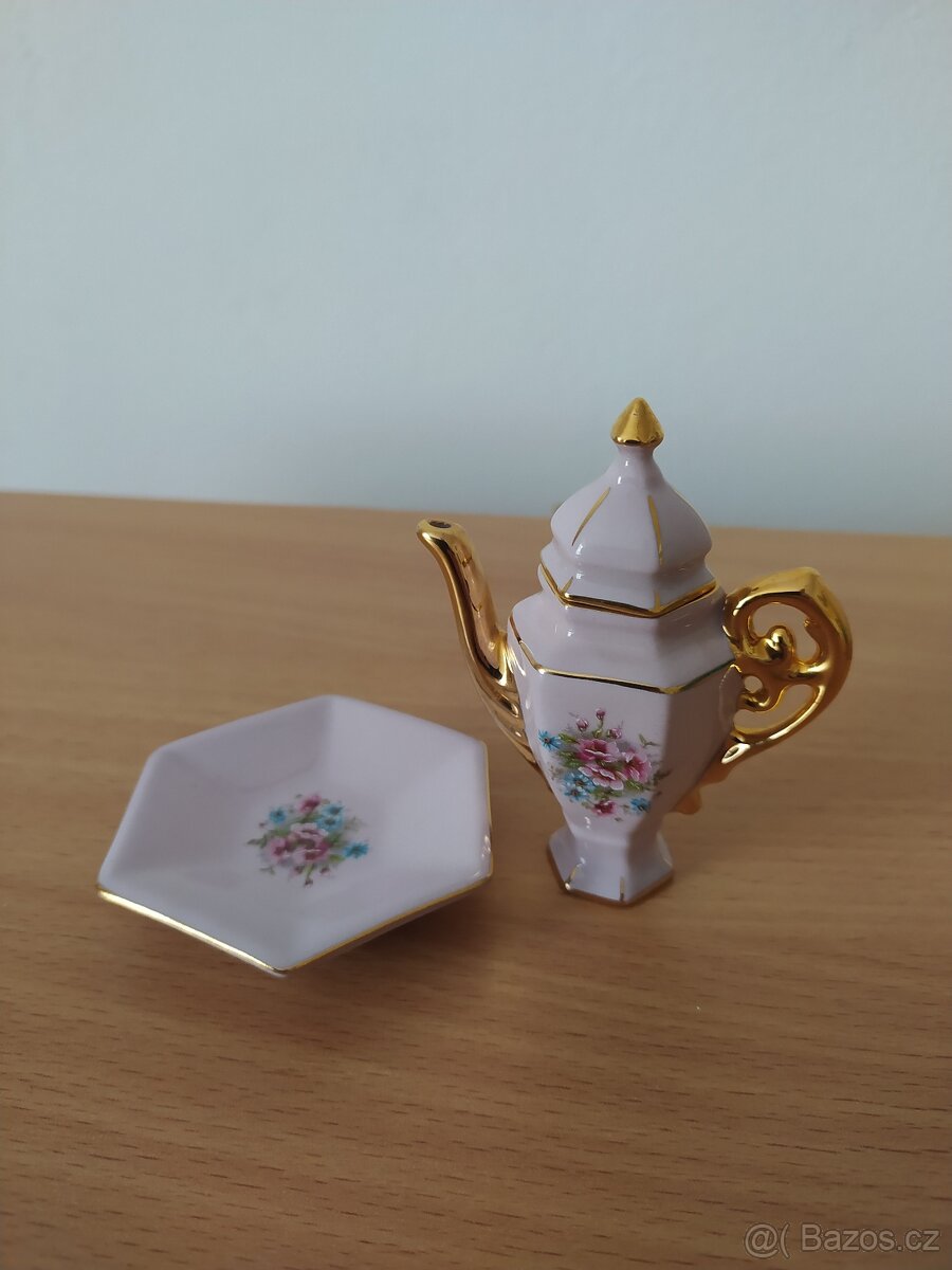 Konvička růžový porcelán