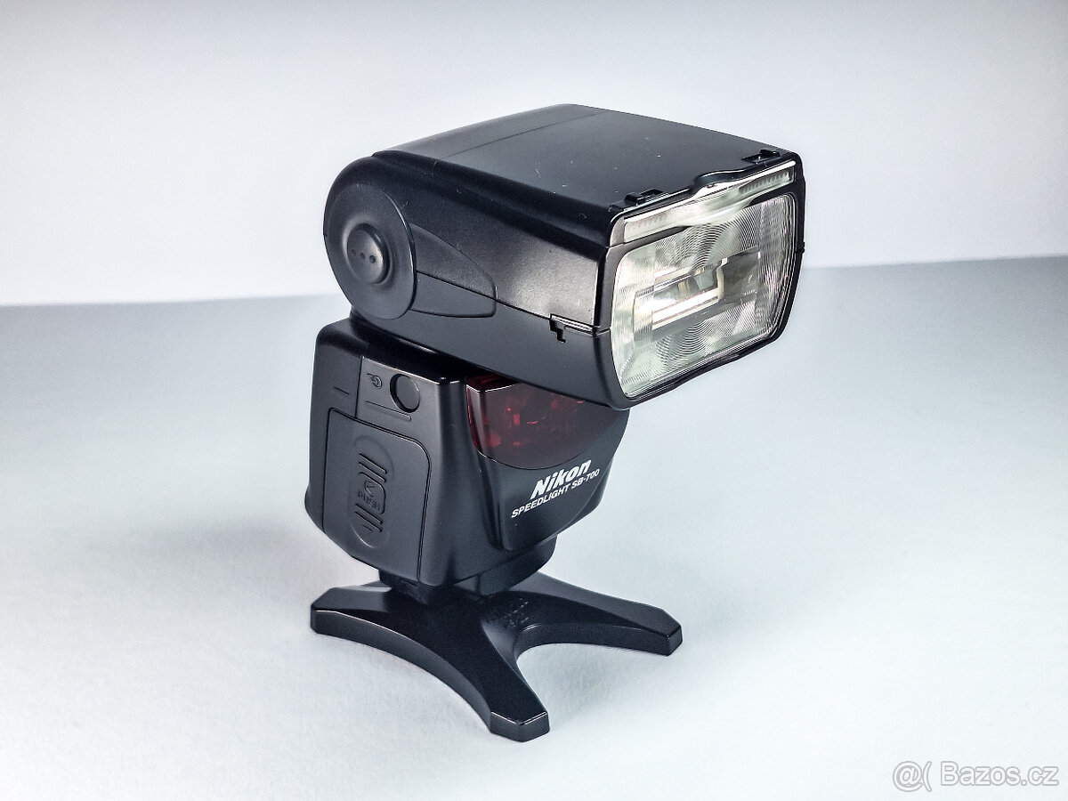 Blesk Nikon SB-700