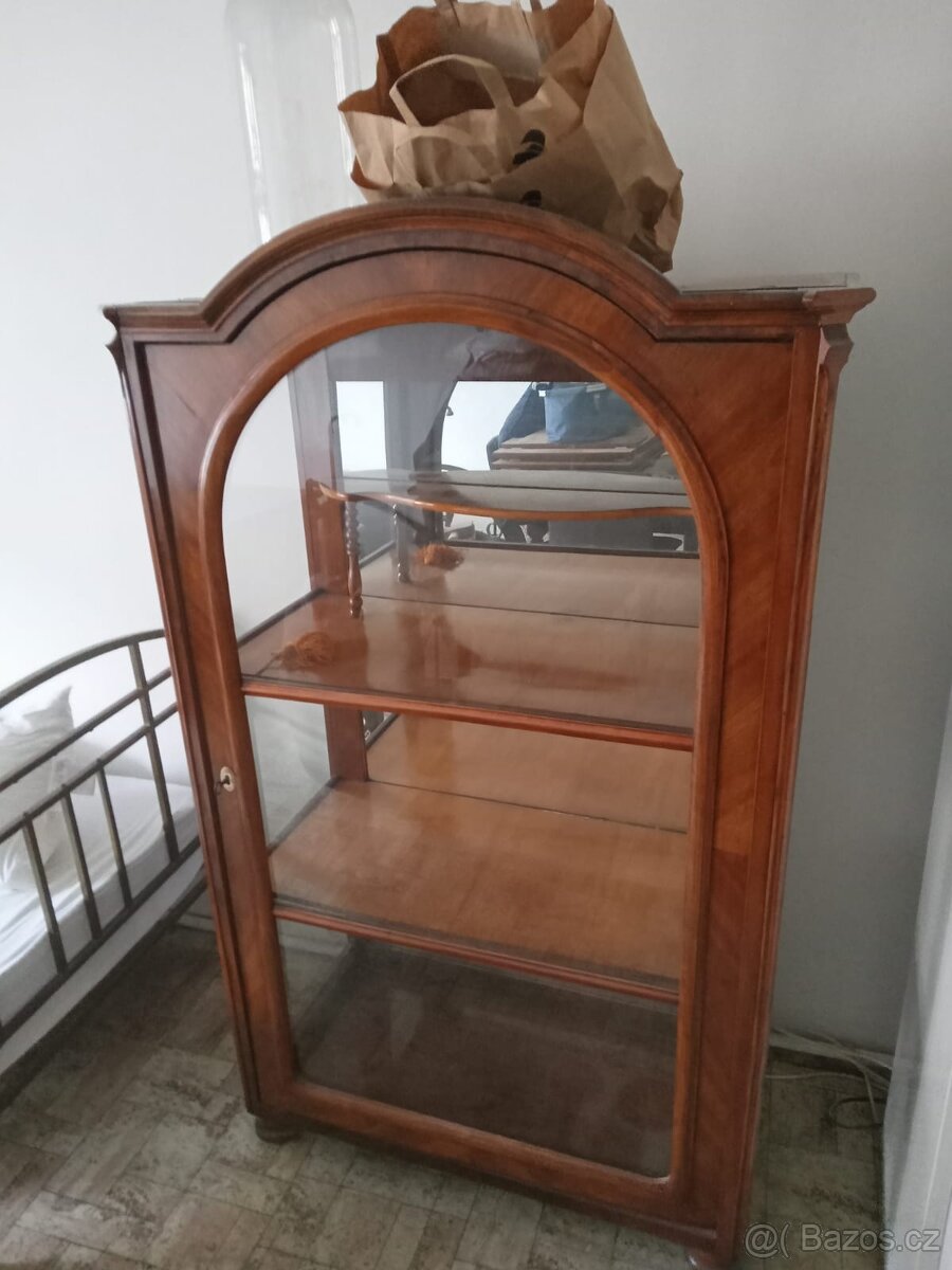 Prodam stary nabytek