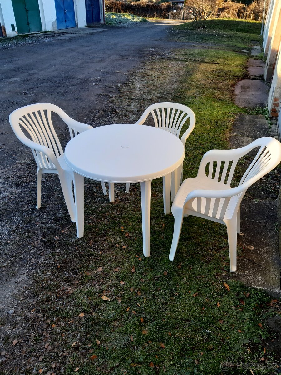 Zahradní stůl a židle