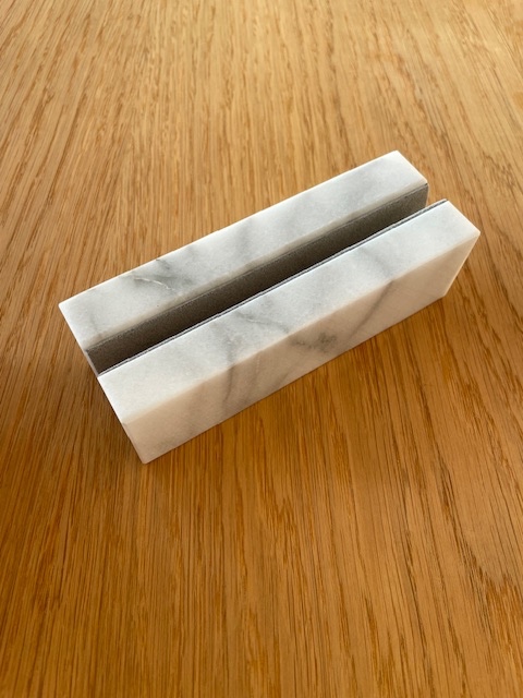 Mramorový designový stojánek BoConcept