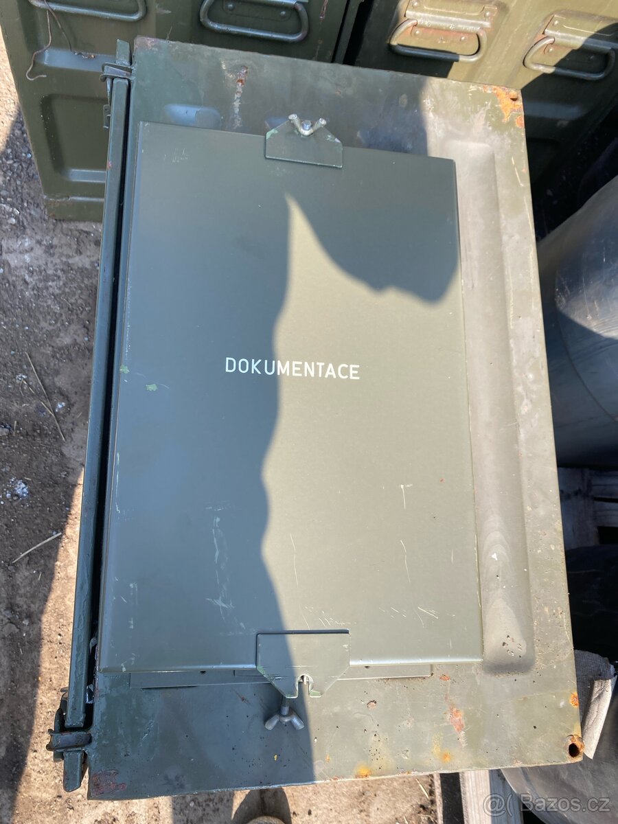 Plechová skříňka