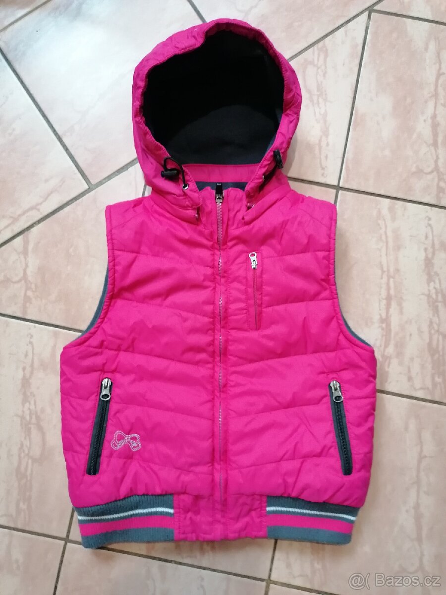 Dívčí, zimní vesta vel. 110 zn. Kugo