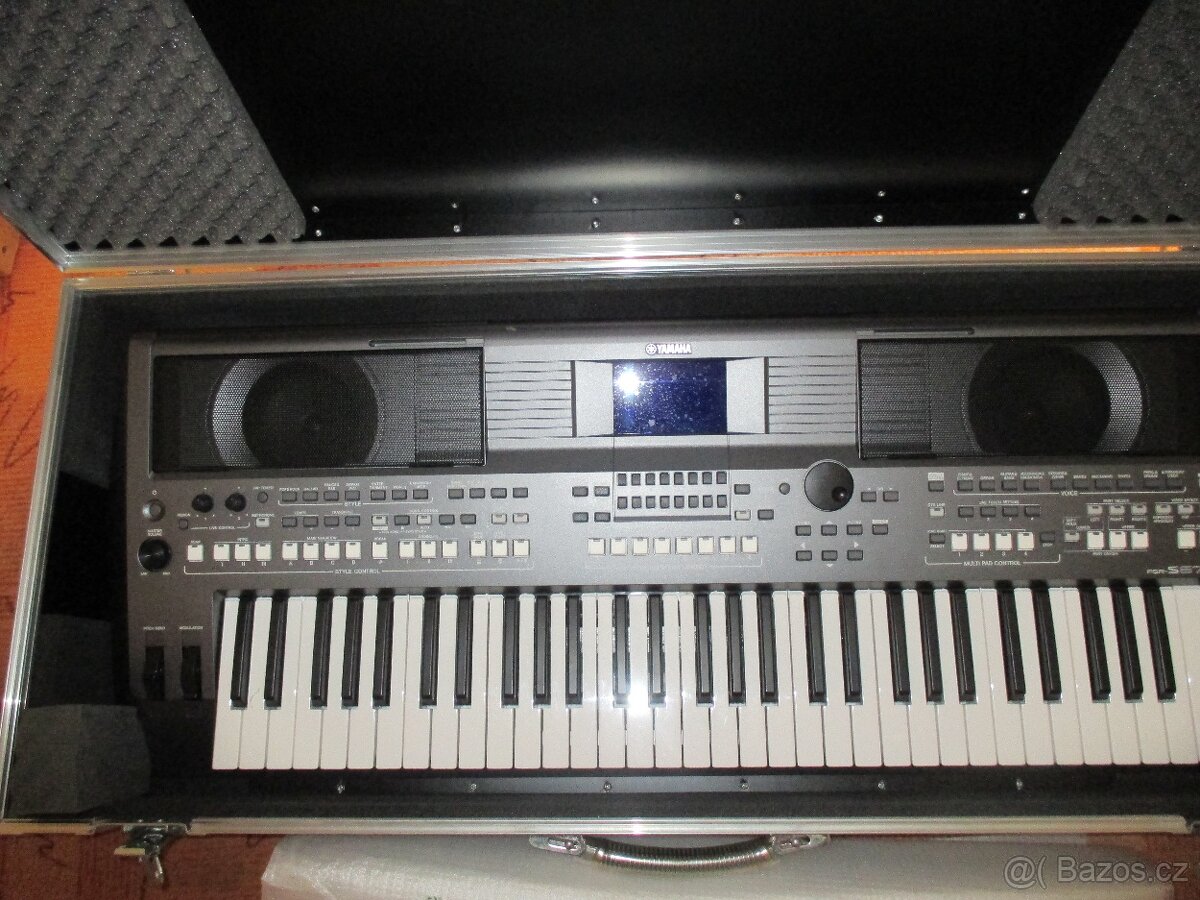 2 měsíce používáno YAMAHA PSR S670