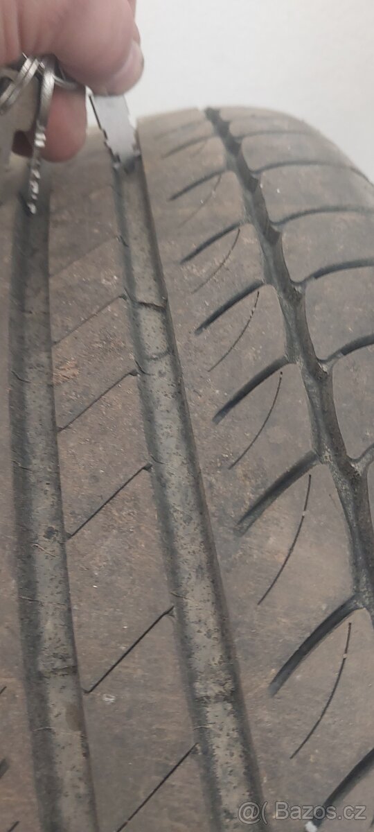 Letní pneu 215/60 R16 V95