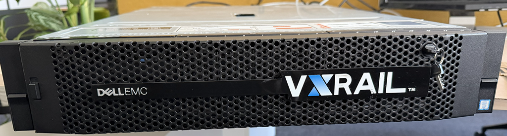 Prodám server Dell EMC VxRail P470F