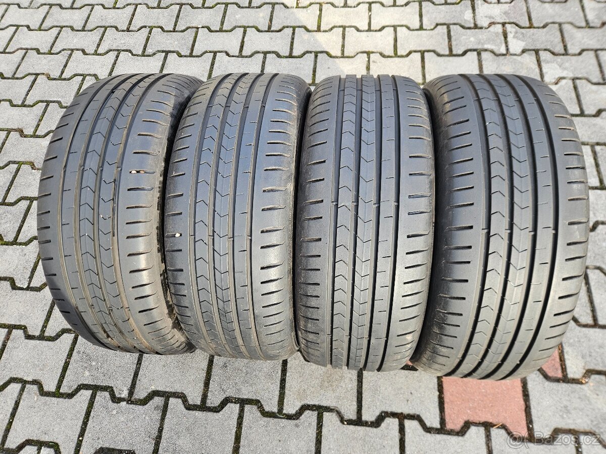 Letní pneu Vredestein 215/45/17