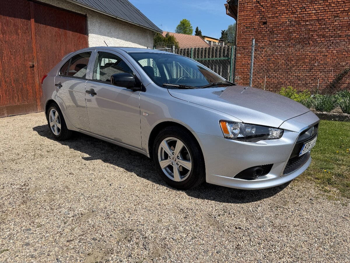 Mitsubishi Lancer 1.6i, najeto 39 000 KM, ČR, 1. maj.