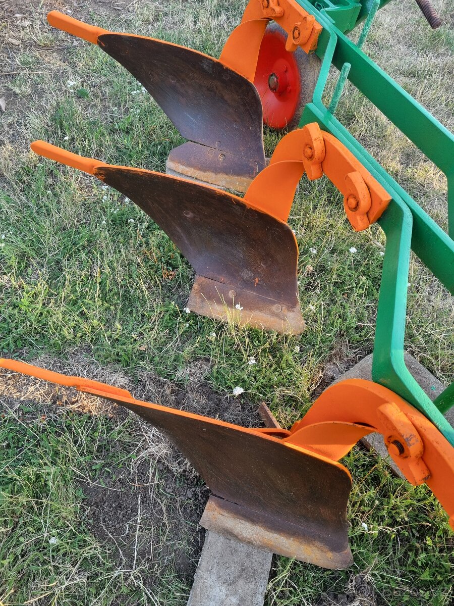 Prodám pluh 3 x 25 Heger