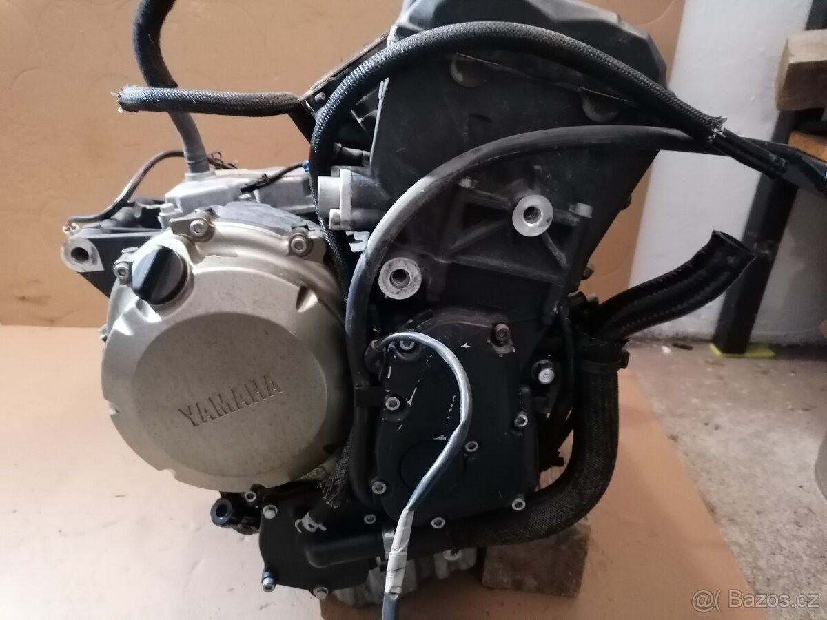 Motor yamaha xj6