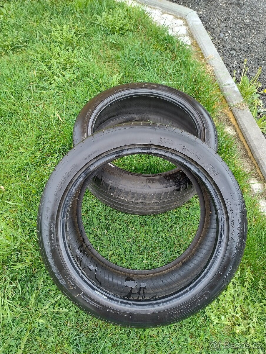 Prodám letní pneu 225/45/17