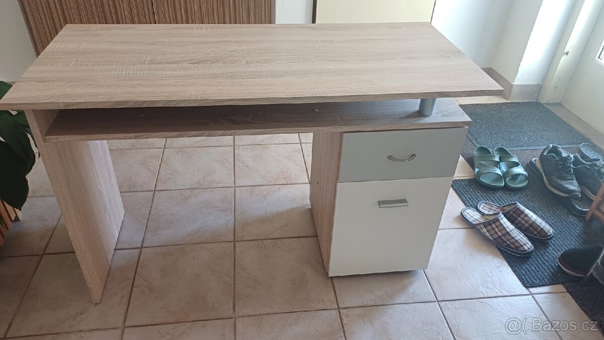 Prodám psací stůl + skleněný konferenční stolek