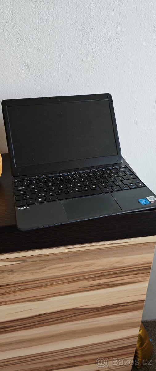 Notebook Umax Visionbook NR12, 2roky starý