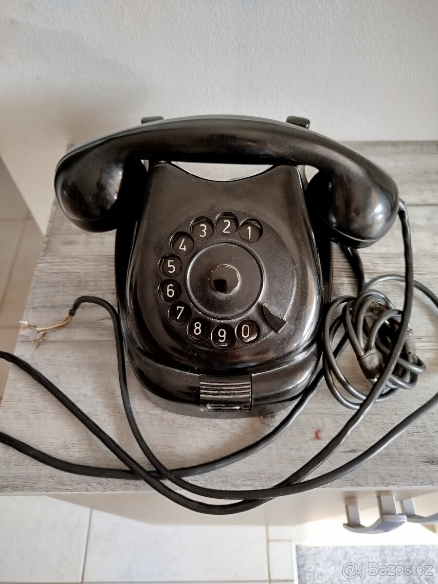 Starý telefon