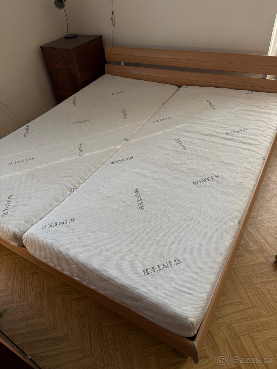 Postel 180x200 cm i s matracemi a roště
