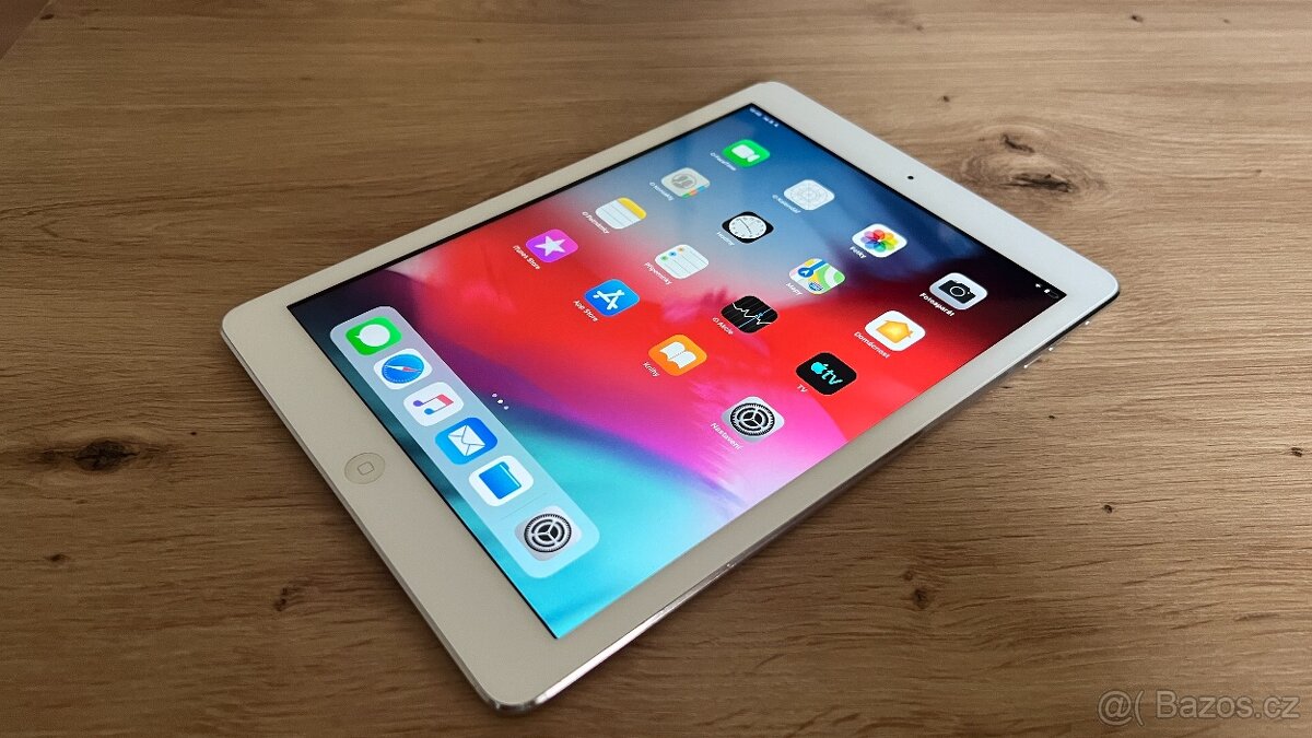 Apple iPad Air 64GB, WiFi + SIM, 1600Kč