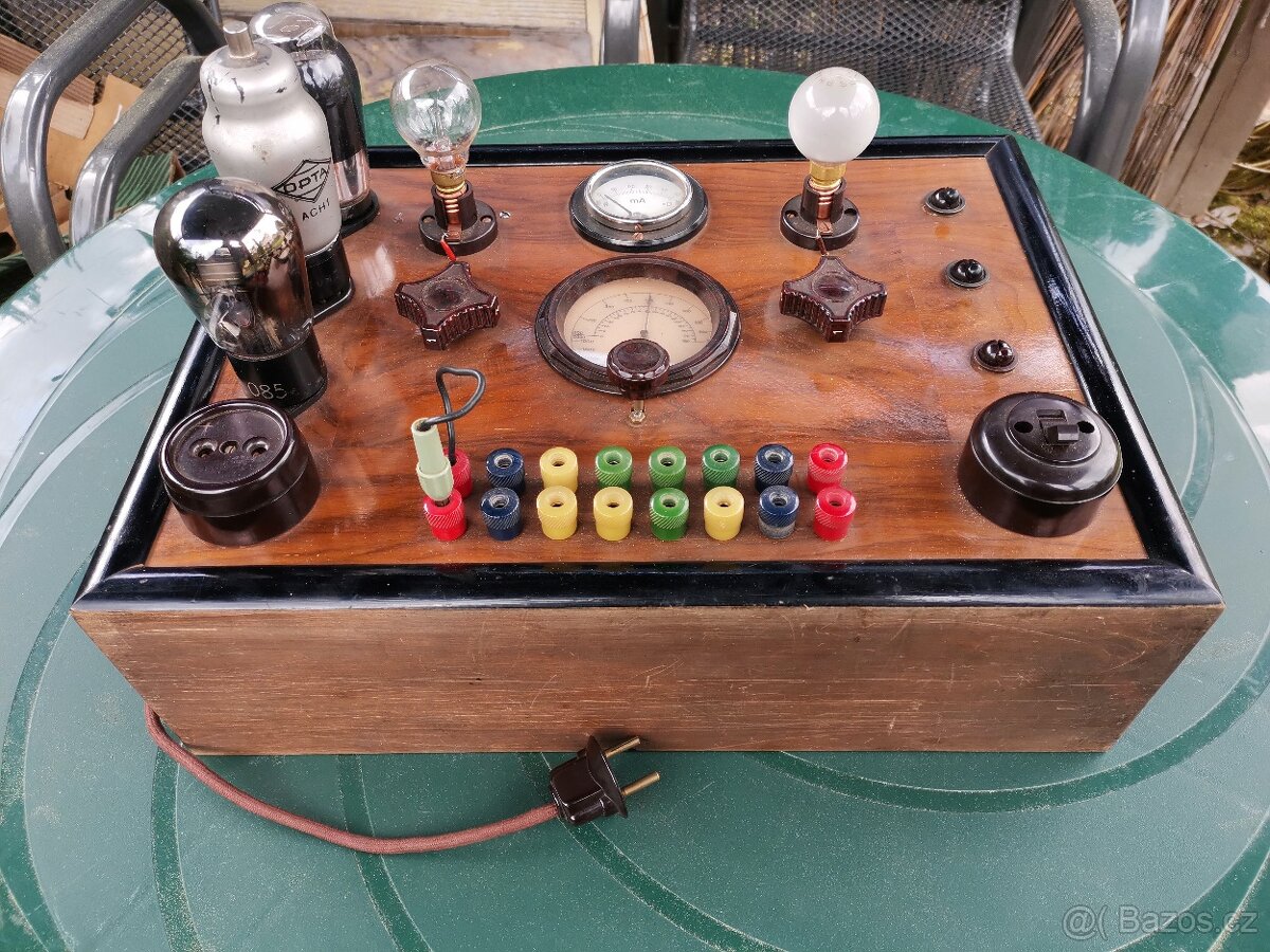 Stará zkoušečka elektronek