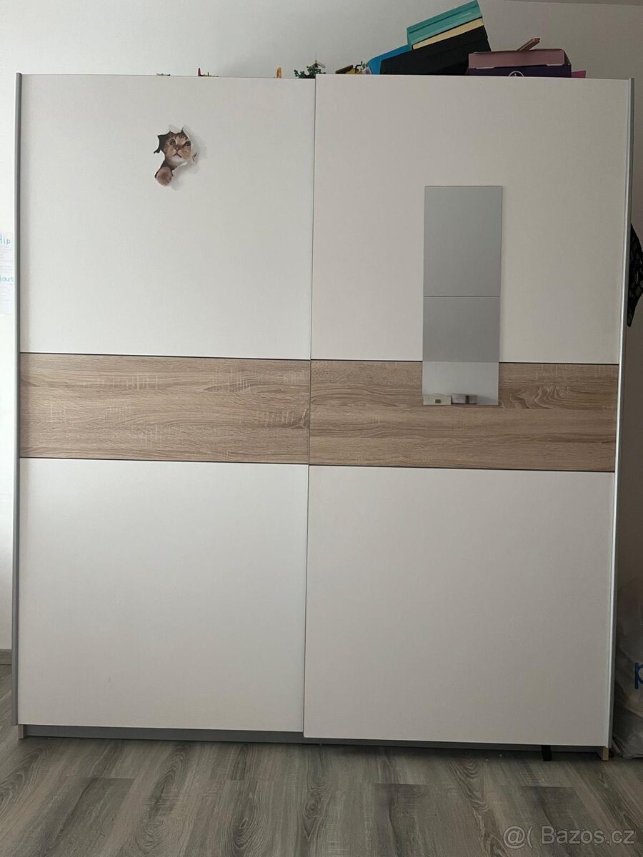 Šatní skříň