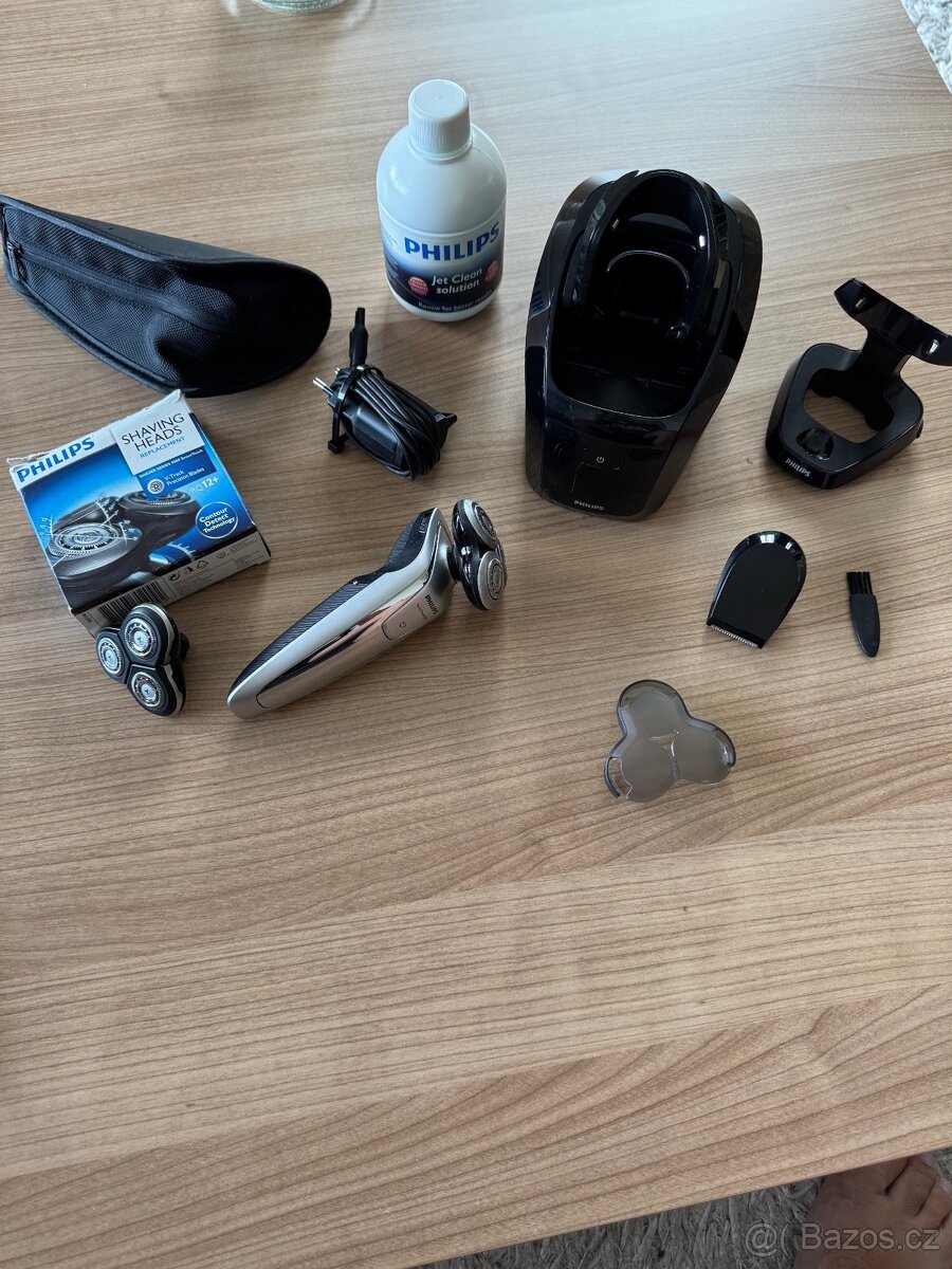 Pánský holicí strojek PHILIPS, SensoTouch3D,series 9000