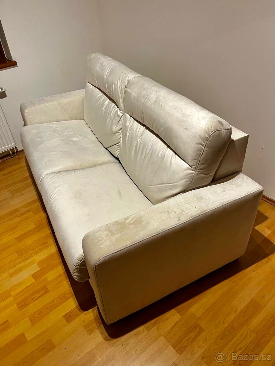 Světlý gauč + matrac