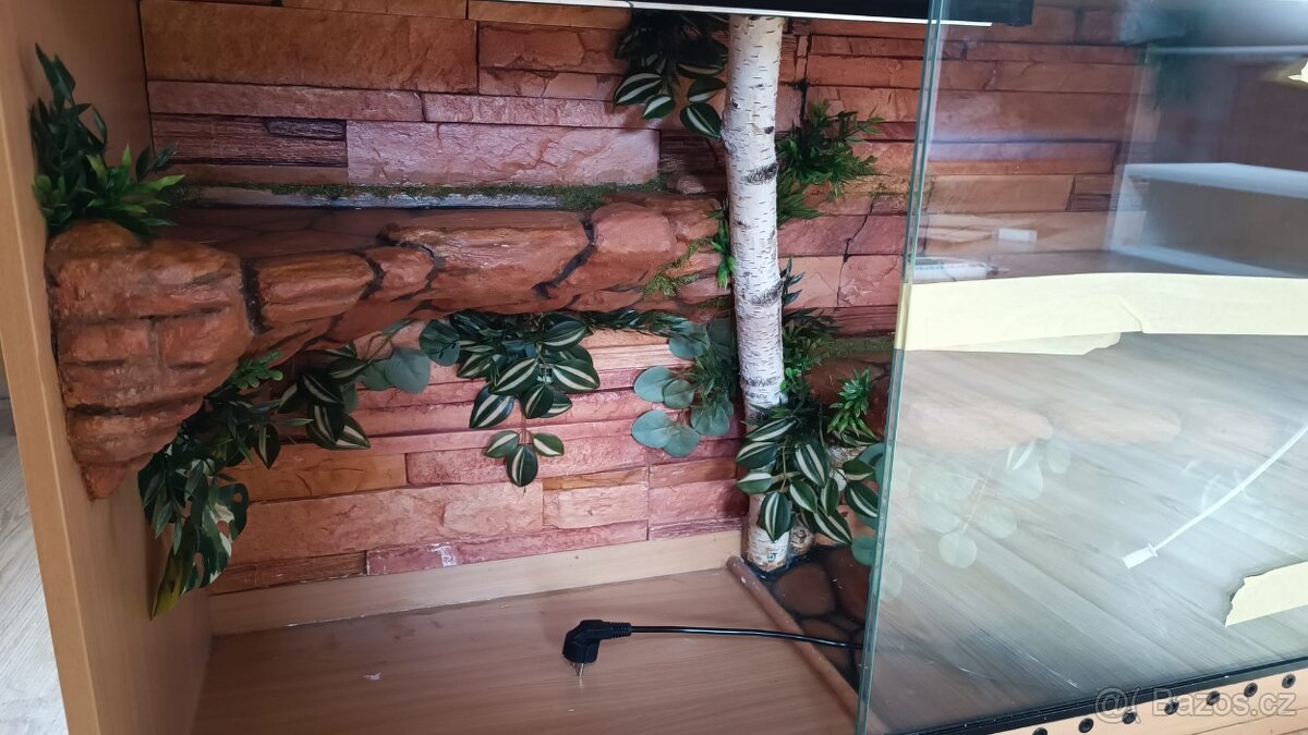 Plně vybavené terarium 122x46x75 cm (d-h-v)