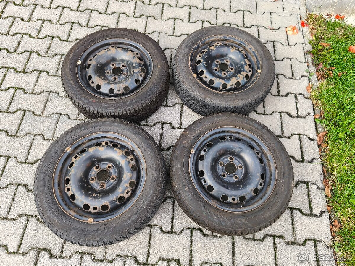 4ks zimních pneu Nokian WR Snowproof 185/60 R15 i s disky
