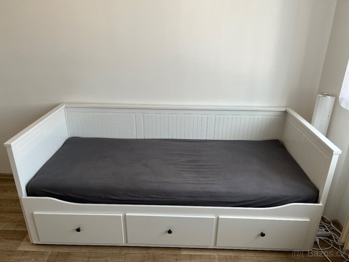 Rozkládací postel IKEA se dvěma matracemi