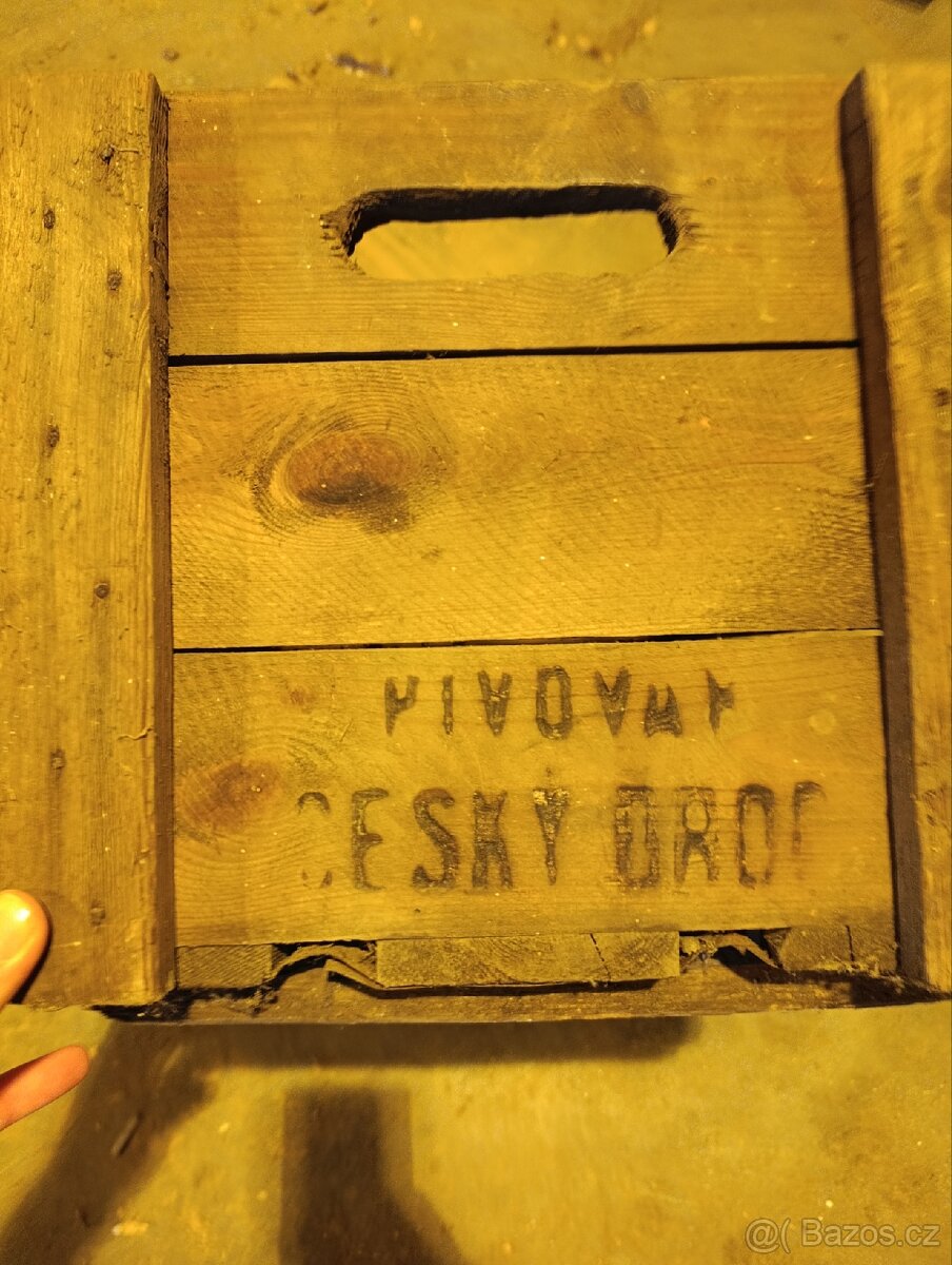 Stará pivni dřevěná přepravka