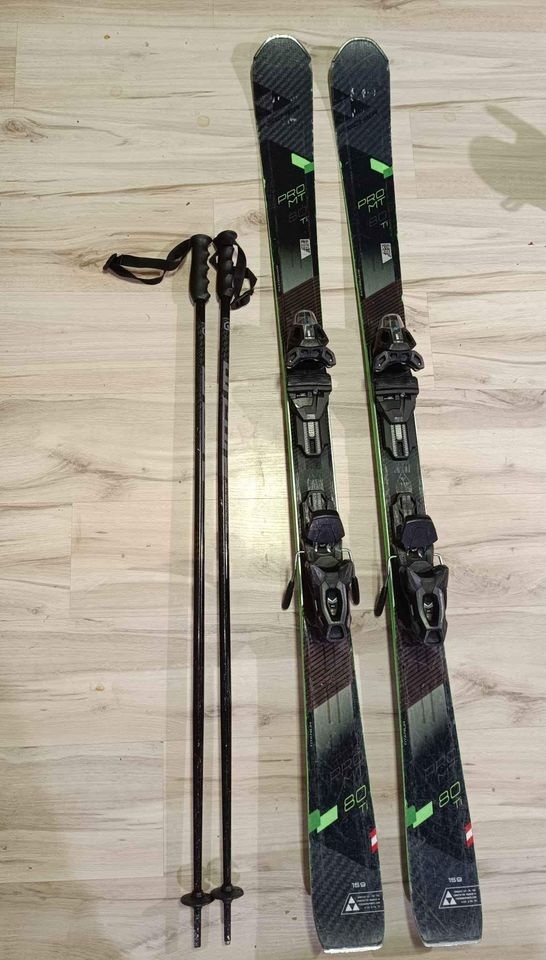 Sjezdové lyže Fischer v. 159, vč. hůlek