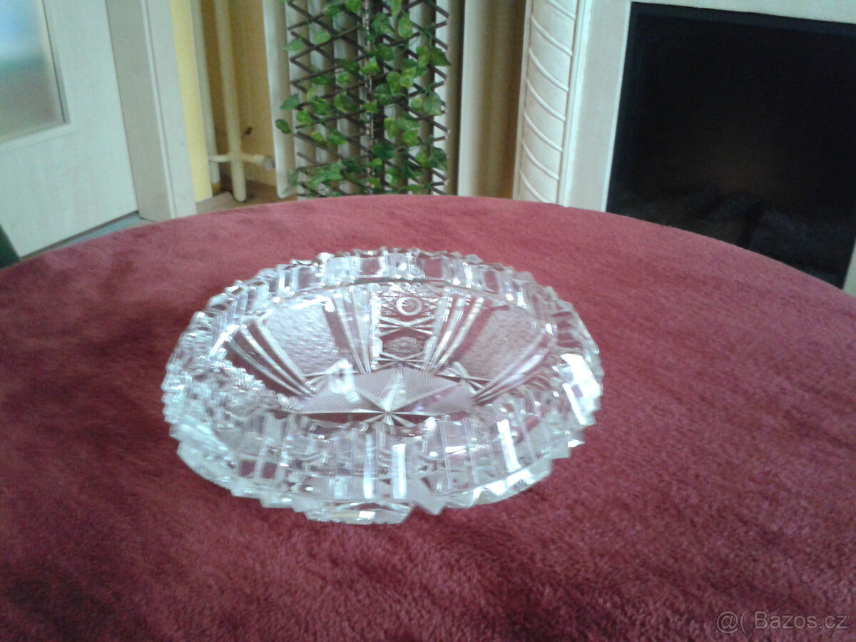 křišťálový popelník
