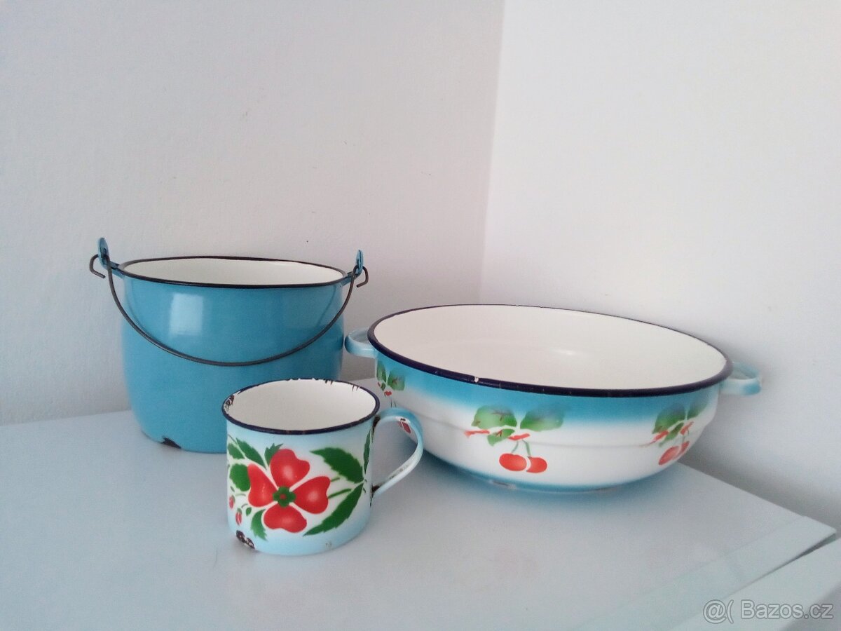 Staré, smaltované nádobí