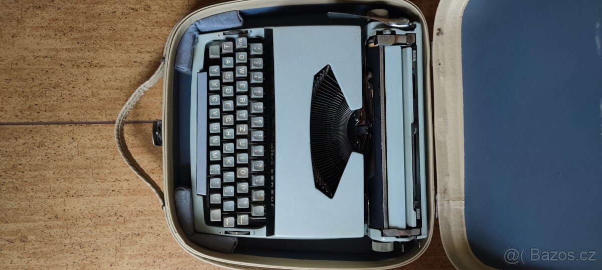Kufříkový psací stroj