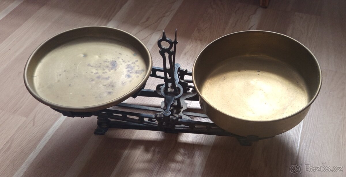 Stará váha + závaží