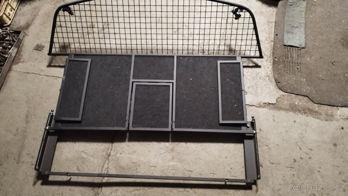 Mříž zadní prostor BMW X5 E70