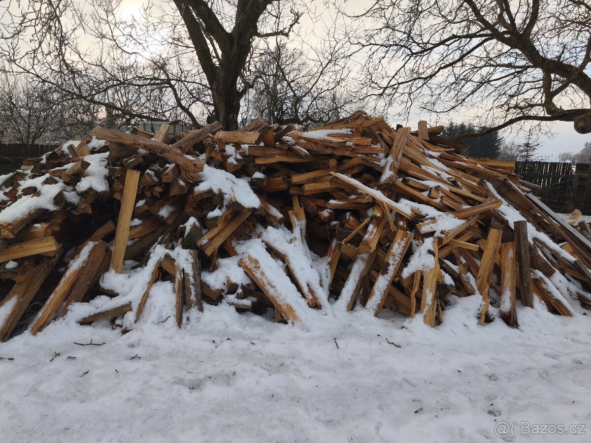Prodám štípané dřevo.