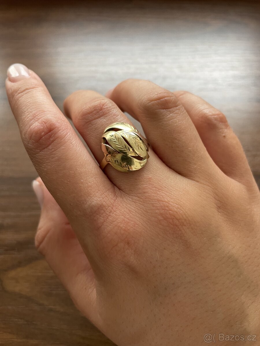 Zlatý dámský prsten