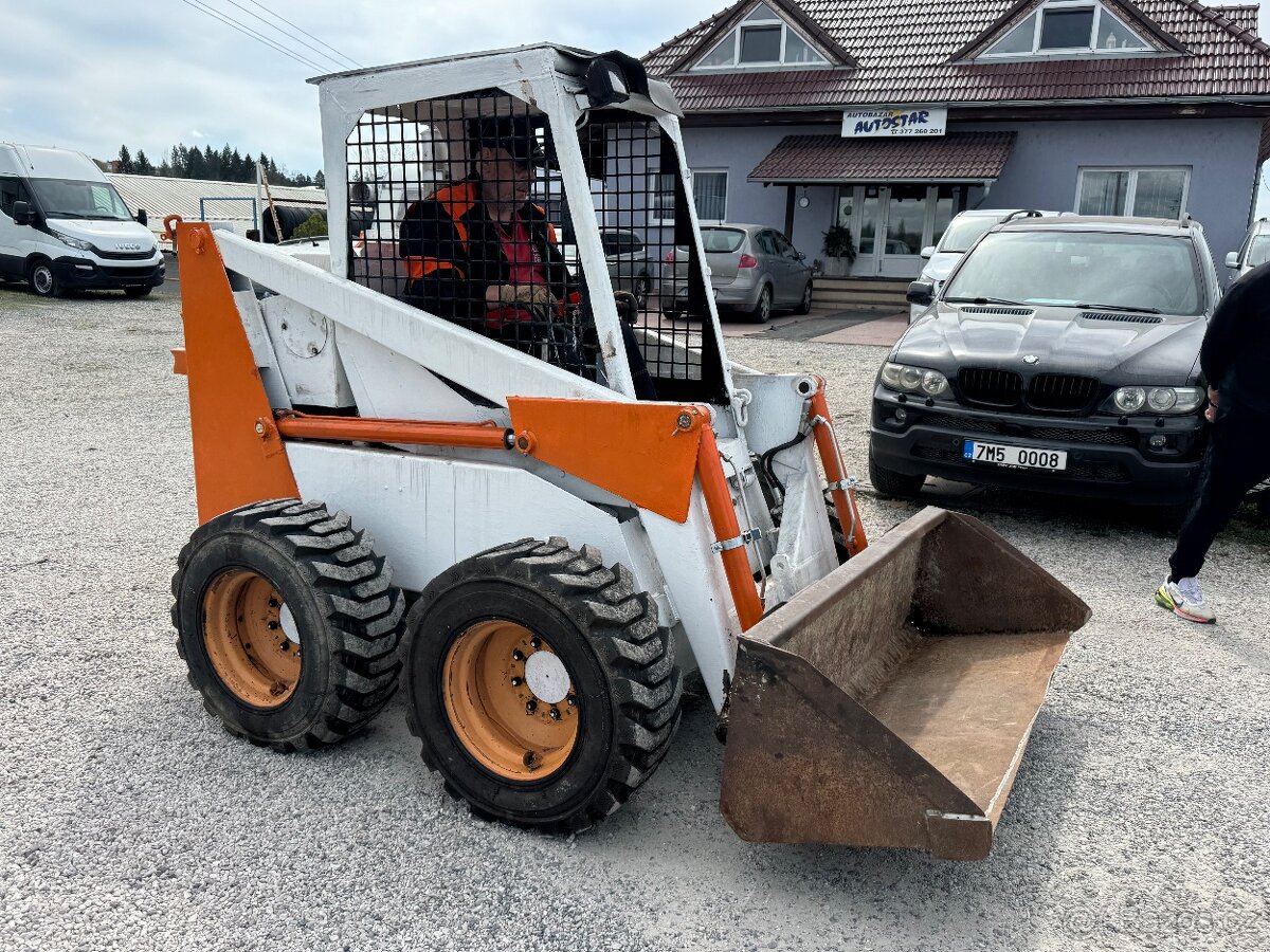 SMYKOVÝ NAKLADAČ BOBCAT 825