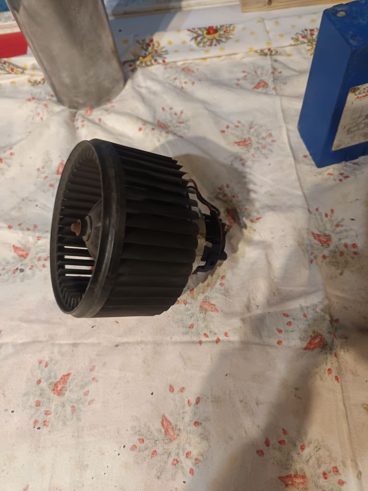 Motor ventilátoru topení