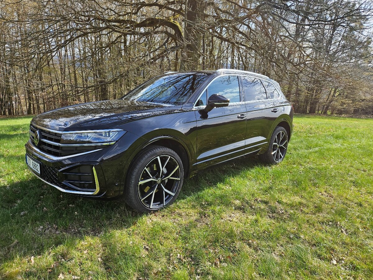 VW TOUAREG R-line 2024 210kW PLNÁ VÝBAVA
