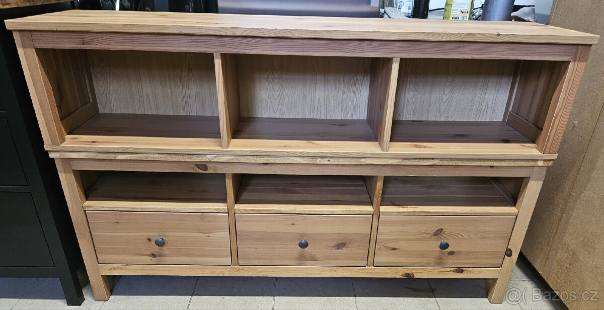 TV stolek Ikea Hemnes+ závěsná police